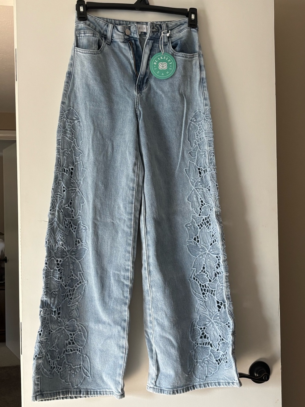 🌺 NWT Blakeley Floral Charm Wide Leg Jean